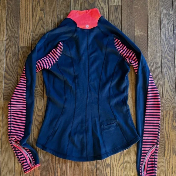 Lululemon reversible navy/coral 1/2 zip up pullover Long Sleeve Top size 6 - Picture 5 of 6